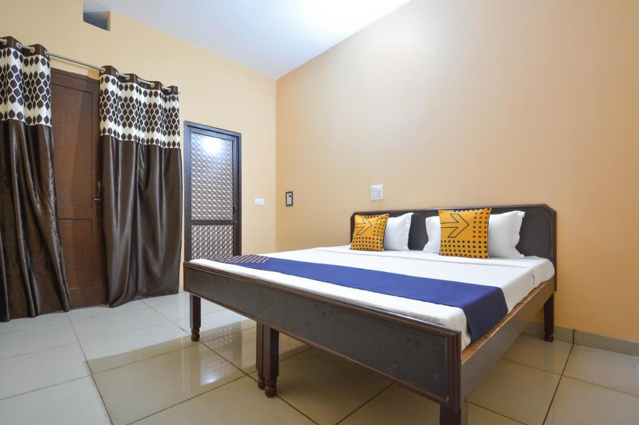 Spot On Hotel Diamond Sohāna Extérieur photo