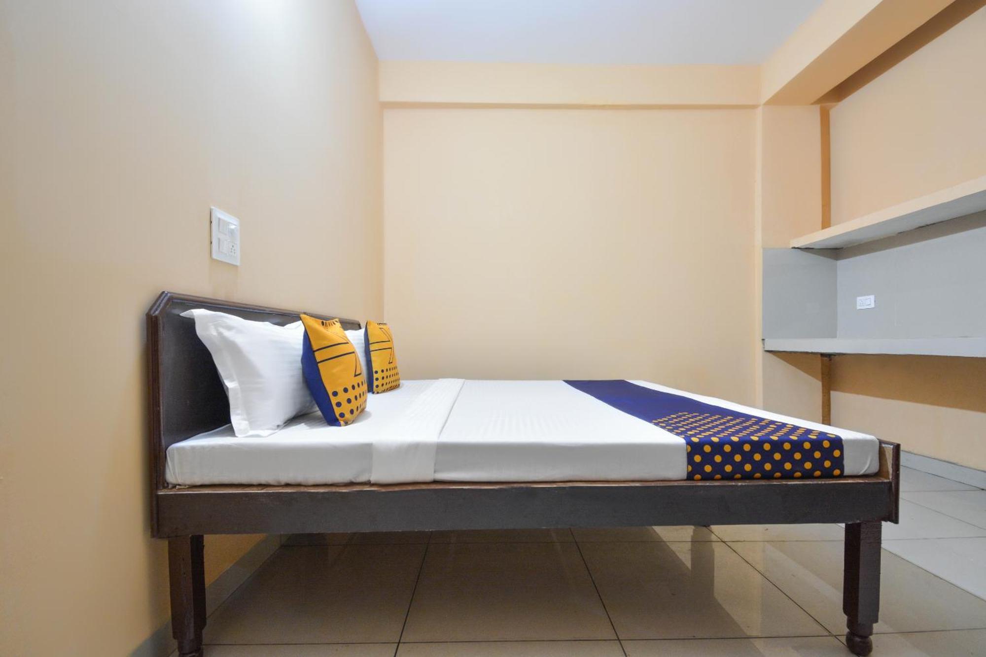 Spot On Hotel Diamond Sohāna Extérieur photo