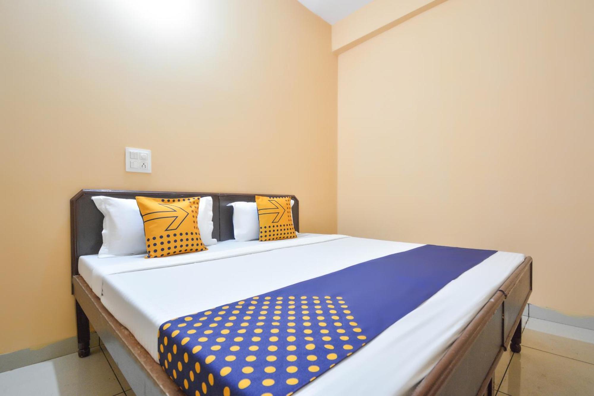 Spot On Hotel Diamond Sohāna Extérieur photo