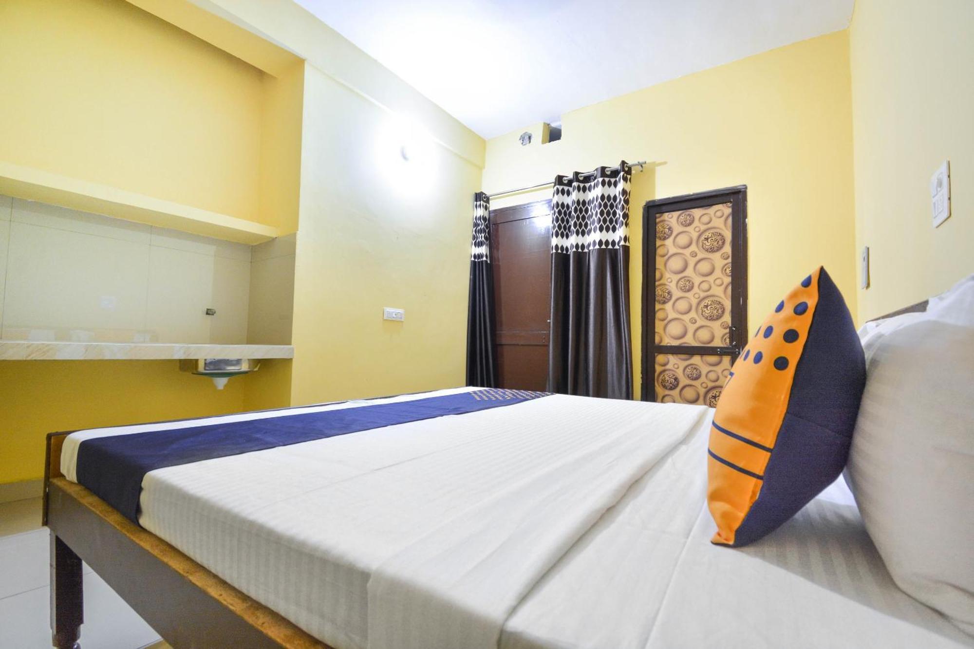 Spot On Hotel Diamond Sohāna Extérieur photo