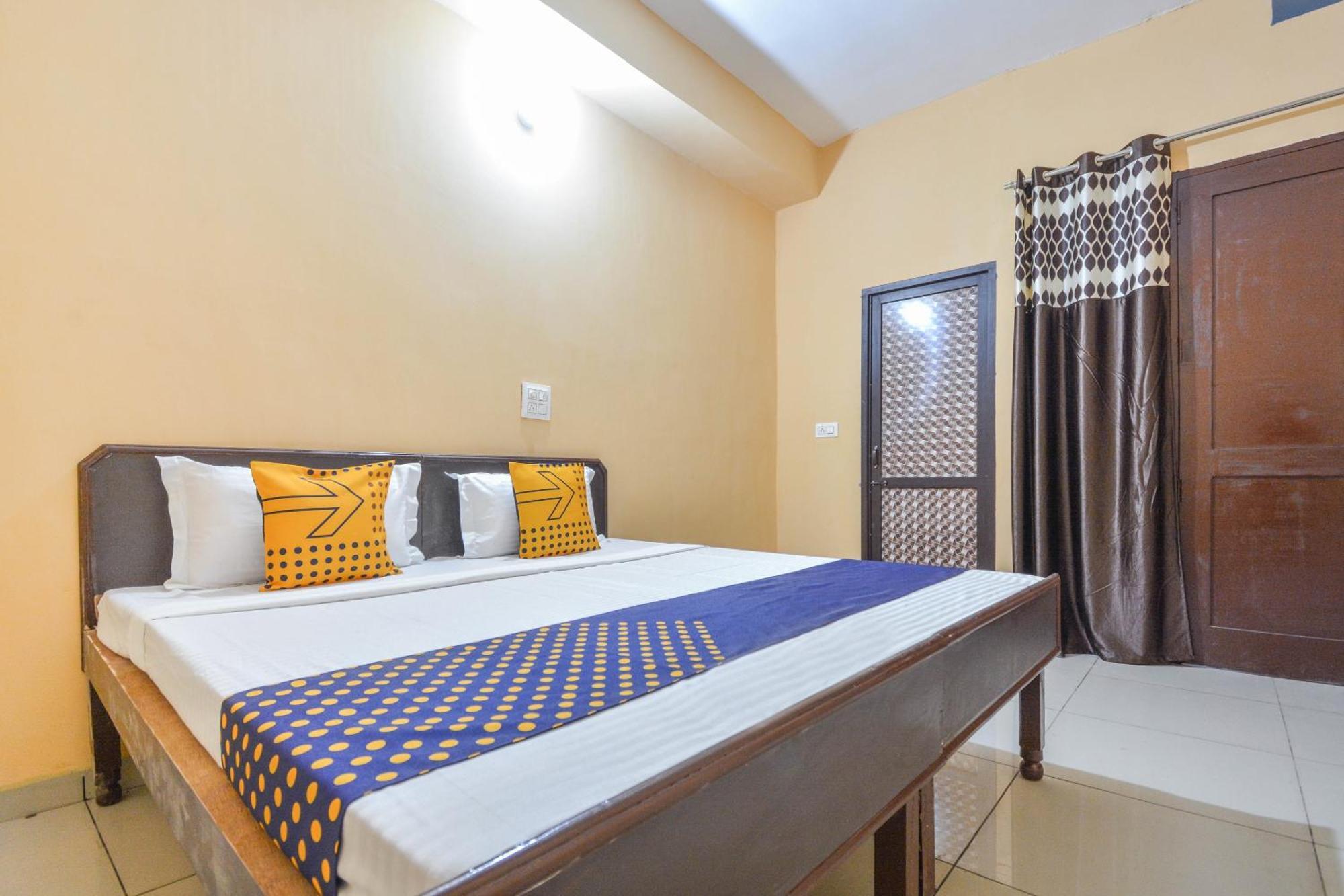Spot On Hotel Diamond Sohāna Extérieur photo