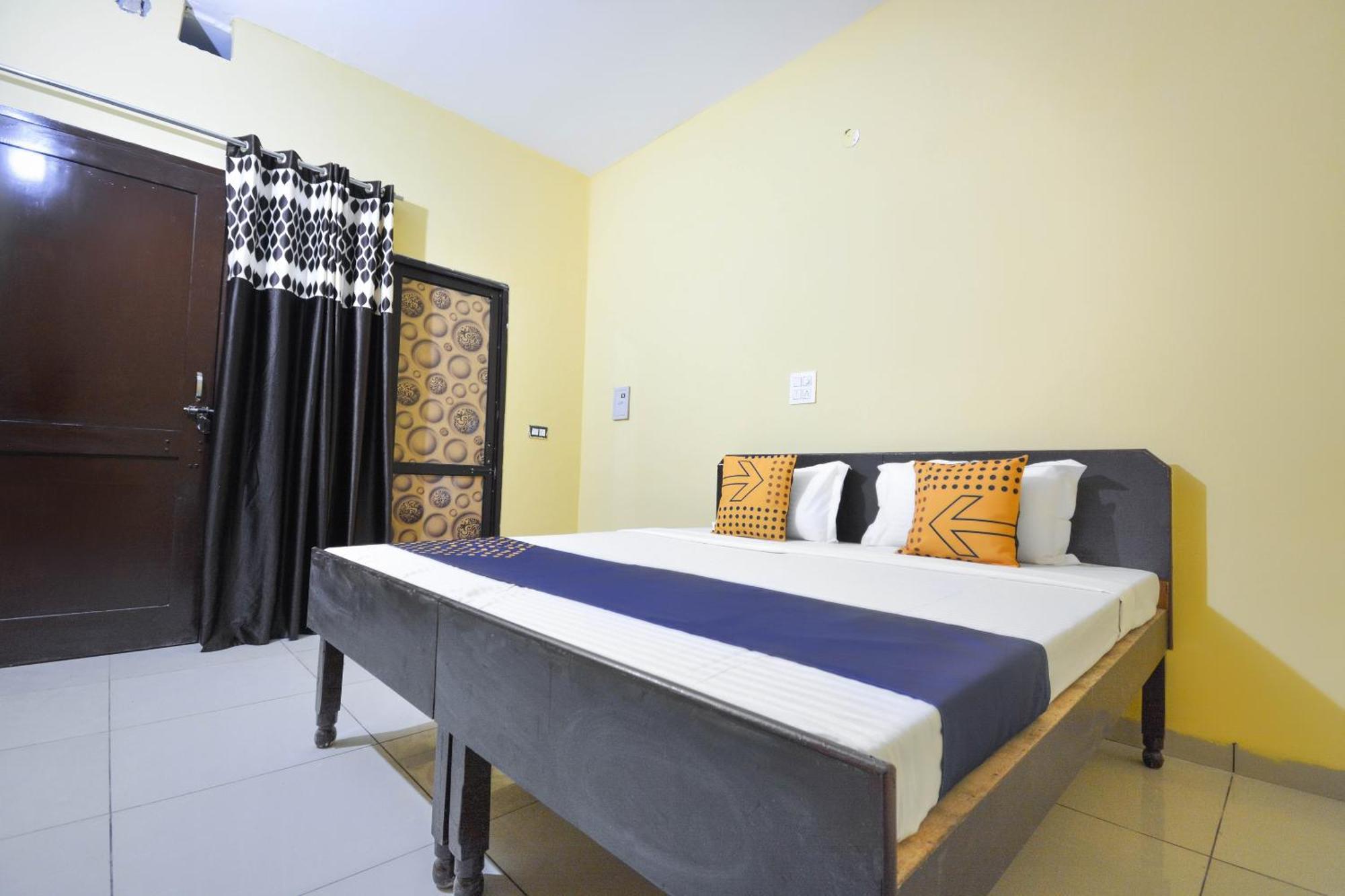 Spot On Hotel Diamond Sohāna Extérieur photo