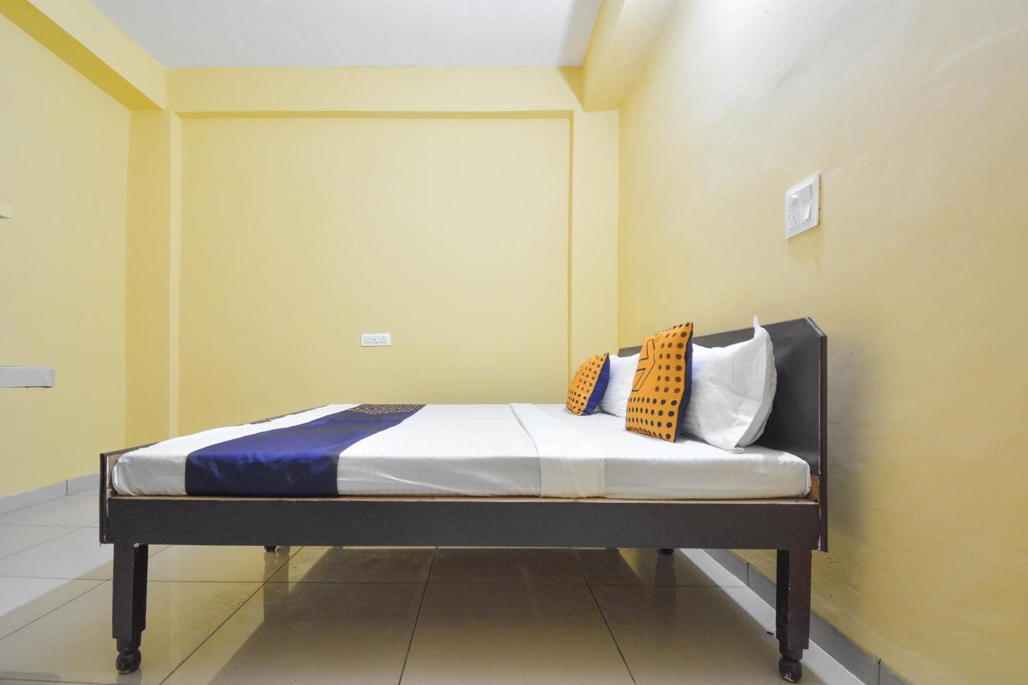 Spot On Hotel Diamond Sohāna Extérieur photo