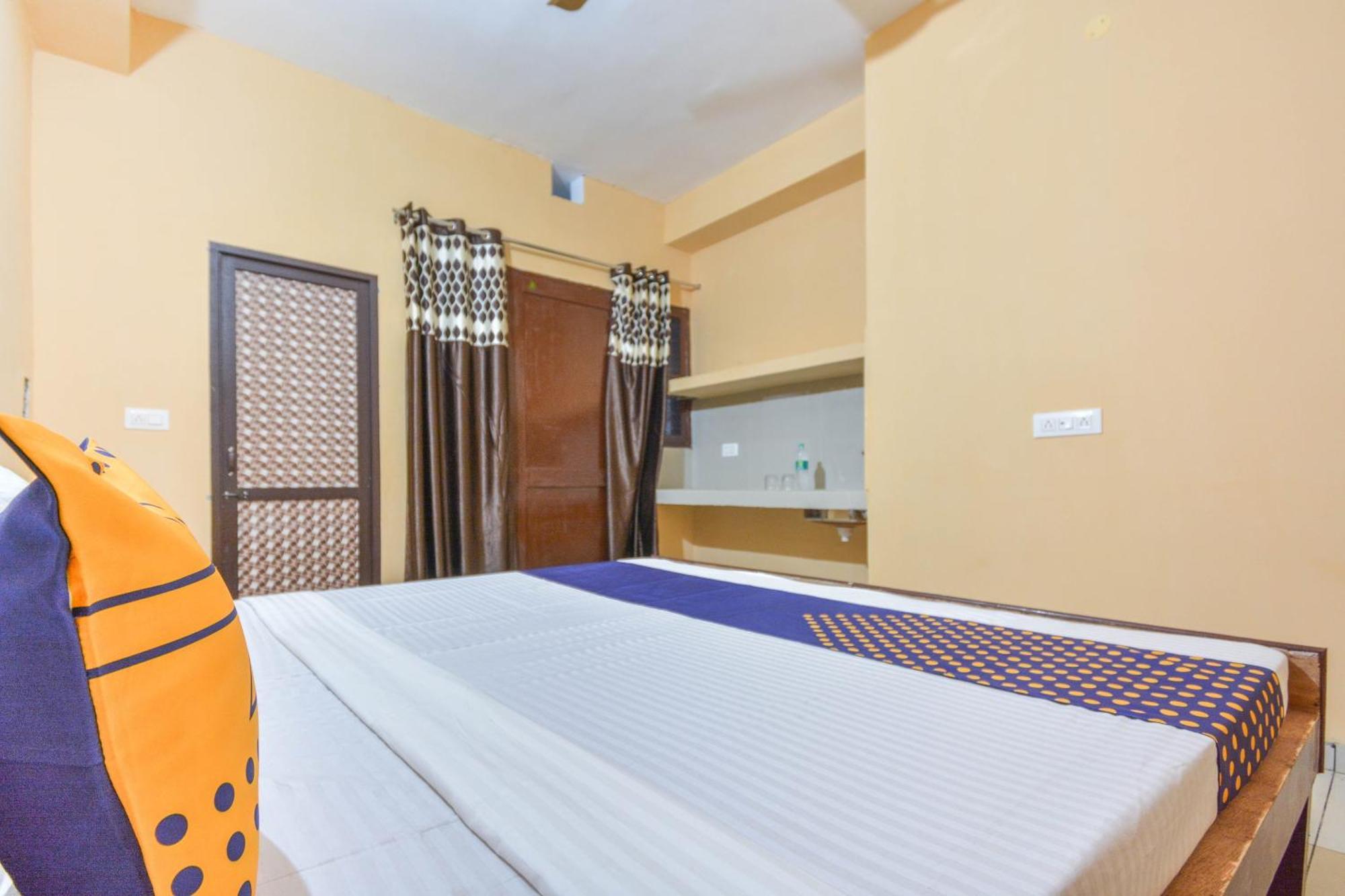 Spot On Hotel Diamond Sohāna Extérieur photo
