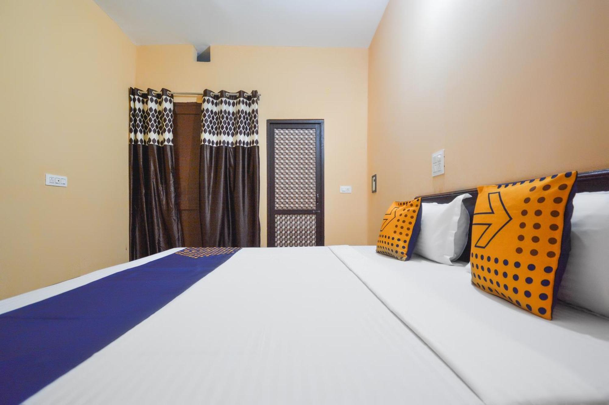 Spot On Hotel Diamond Sohāna Extérieur photo